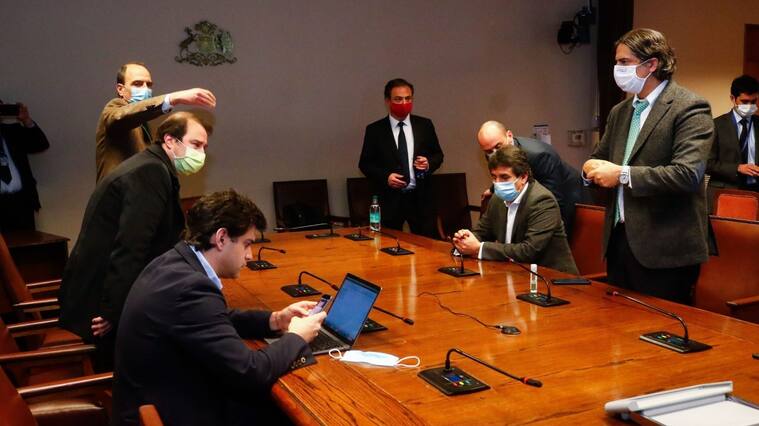 08 DE JULIO DE 2020/VALPARAISOLos ministros Cristian Monckeberg, Claudio Alvarado e Ignacio Briones, sostienen una reunion con parlamentarios de Renovacion Nacional, en el marco de la discusion del proyecto de reforma constitucional que permite el retiro de parte de los fondos de las AFP.
FOTO: LEONARDO RUBILAR CHANDIA/AGENCIAUNO