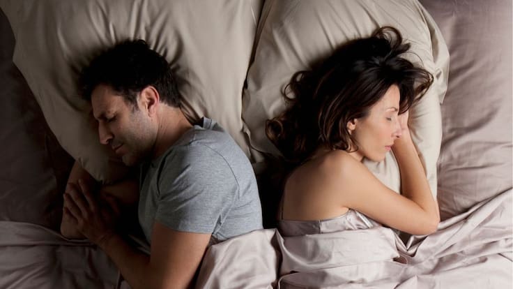 ¿Dormir en pareja mejora o afecta el descanso? Esto dicen los expertos sobre sueño compartido