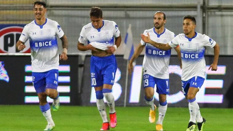 16 DE ABRIL DE 2021/SANTIAGOEl jugador Diego Buonanotte (d) marca el uno a cero frente a Curico Unido , durante el partido valido por la cuarta fecha del Campeonato Nacional AFP PlanVital 2021, entre Universidad Catlica y Curico Unido, disputado en el Estadio San Carlos de Apoquindo.
FOTO: SEBASTIAN ORIA/AGENCIAUNO
