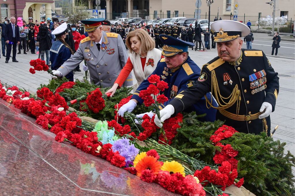 Políticos y militares homenajean a héroes de la URSS en Vladivostok
