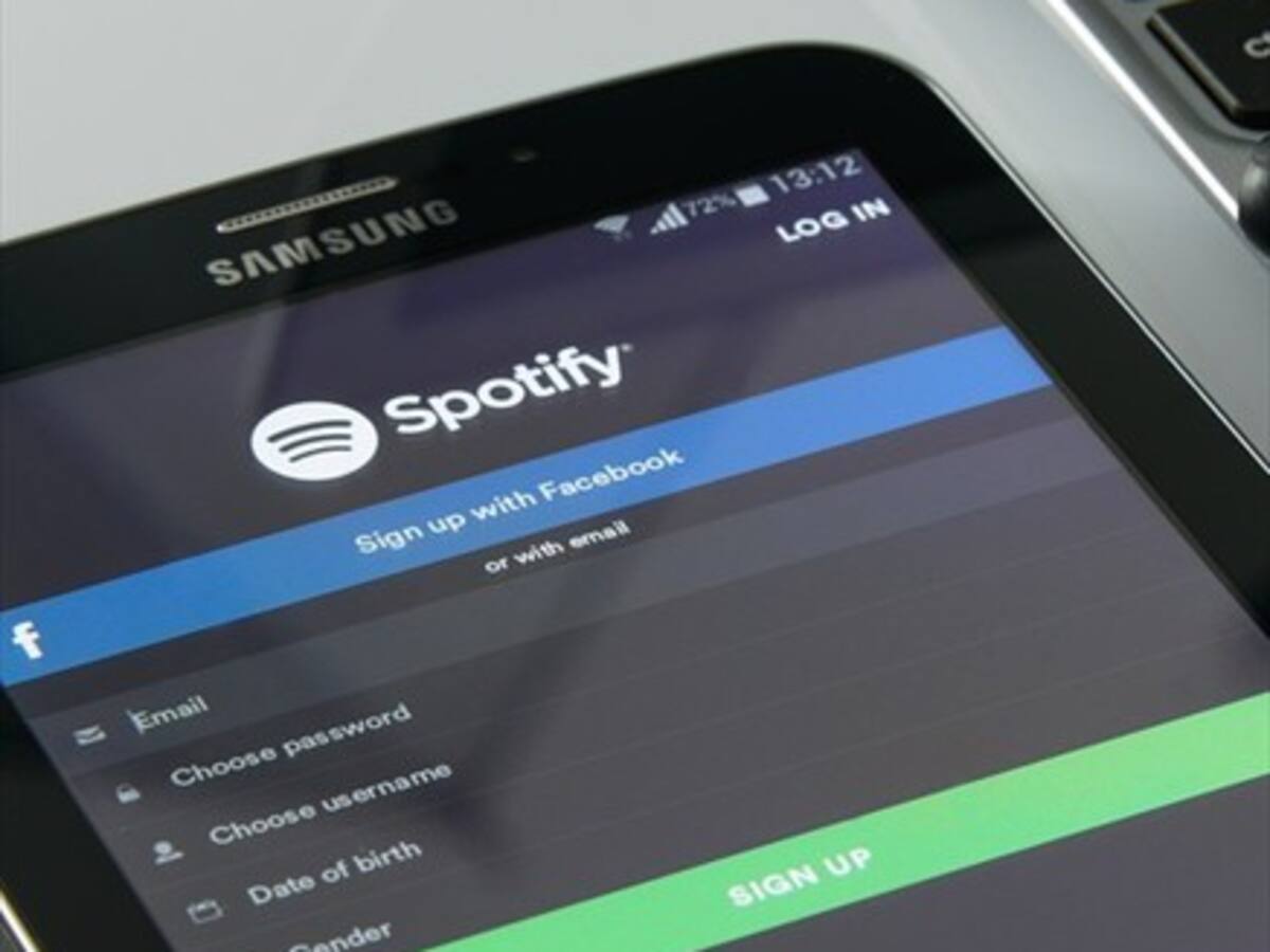 Ministro confirma impuesto del 10% a servicios de streaming como Spotify y Netflix