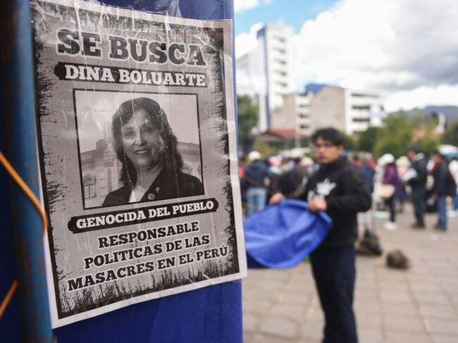 Cartel contra la presidenta interina Dina Boluarte