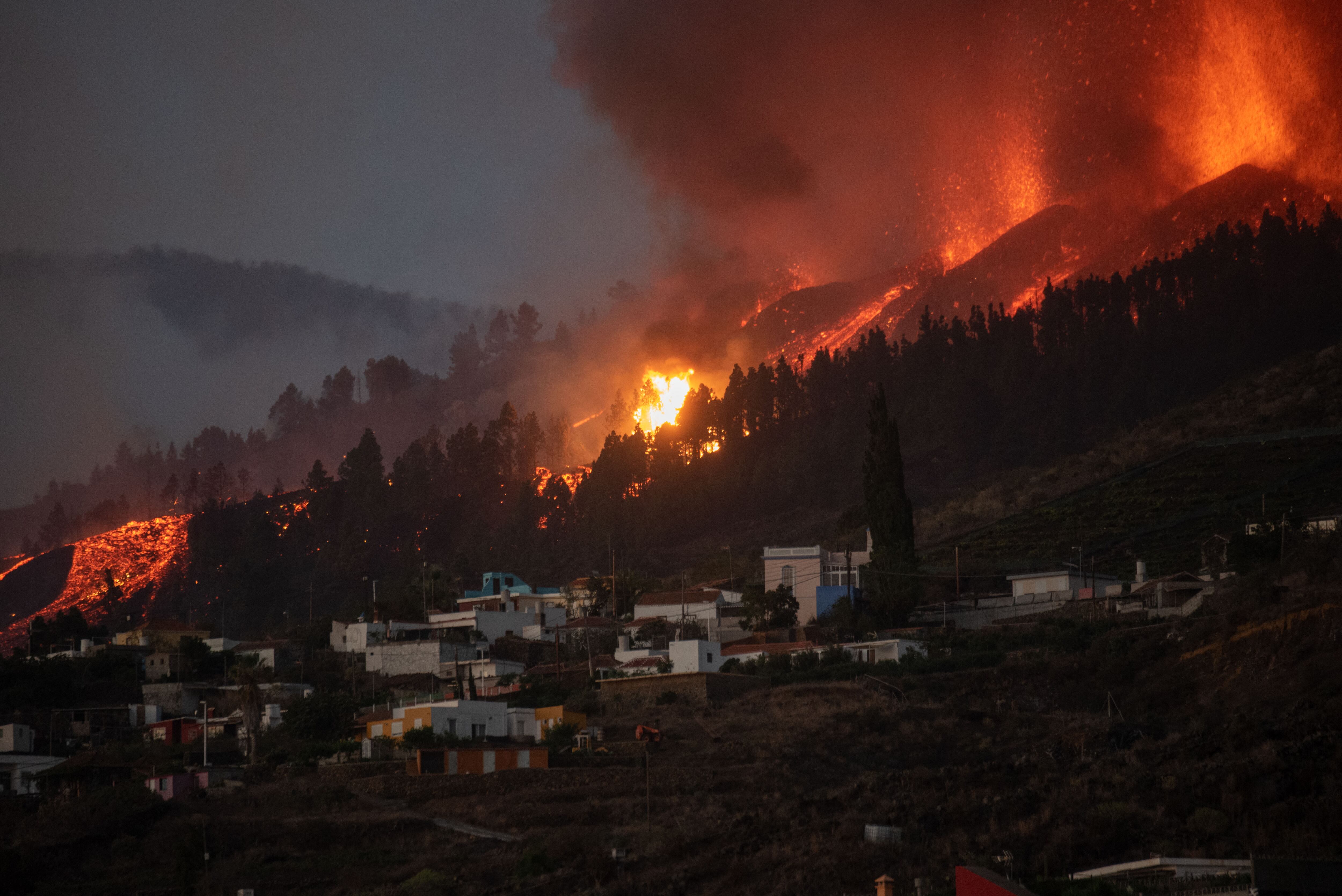 Más de 100 casas enterradas tras el paso de la lava del volcán La Palma