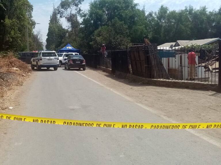 Encuentran cadáver de un hombre envuelto en una malla en Batuco