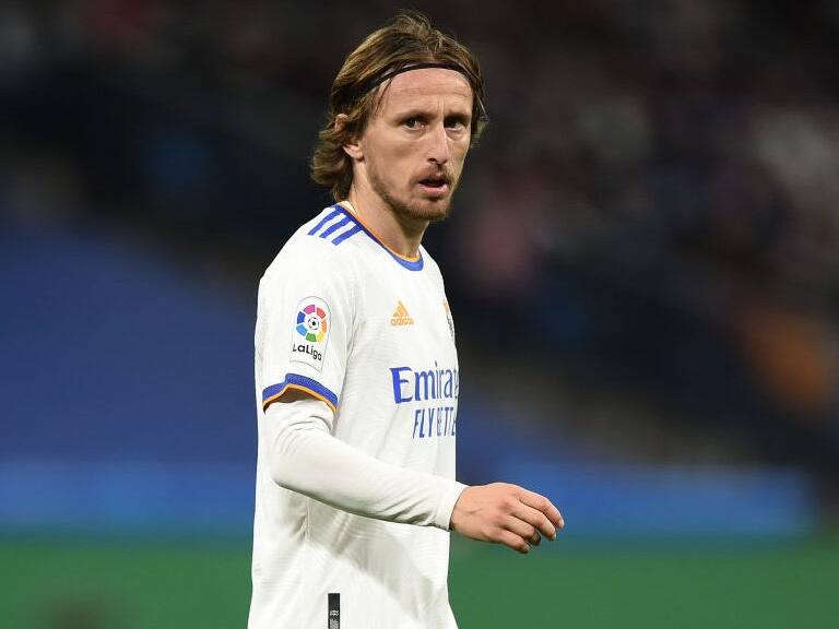 Real Madrid confirmó dos casos de covid-19 al interior de su plantel looks on during the La Liga Santander match between Real Madrid CF and Club Atletico de Madrid at Estadio Santiago Bernabeu on December 12, 2021 in Madrid, Spain. (Photo by Denis Doyle/Getty Images)