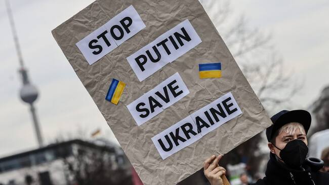 1020 ok / Ucranianos se manifiestan en contra la guerra de Rusia contra Ucrania en Berlín, Alemania