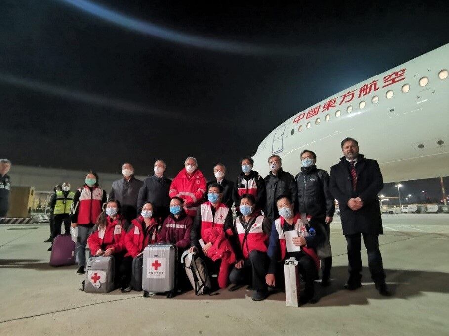 La delegación china arribó al aeropuerto de Roma