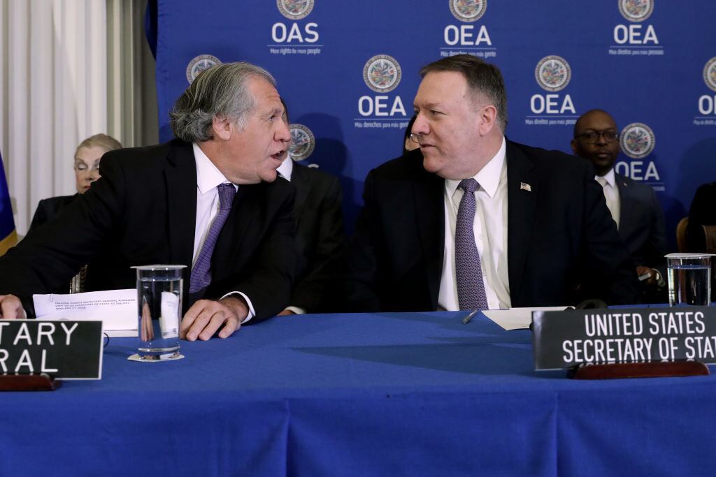 Almagro junto al excanciller estadounidense Mike Pompeo en 2020