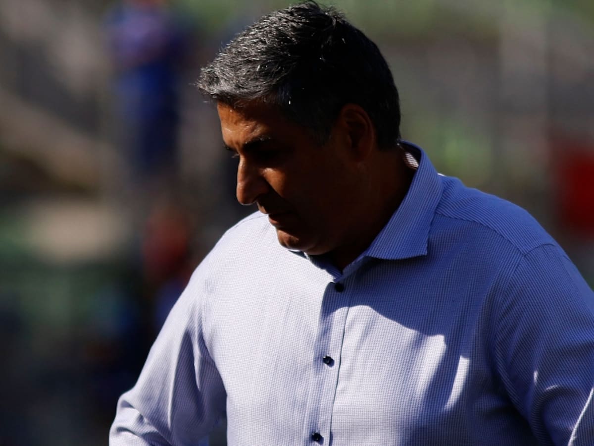 Santiago Escobar partió de Chile tras dejar la banca de la U: «Me voy con la conciencia tranquila»