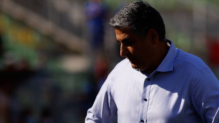 Santiago Escobar partió de Chile tras dejar la banca de la U: "Me voy con la conciencia tranquila"