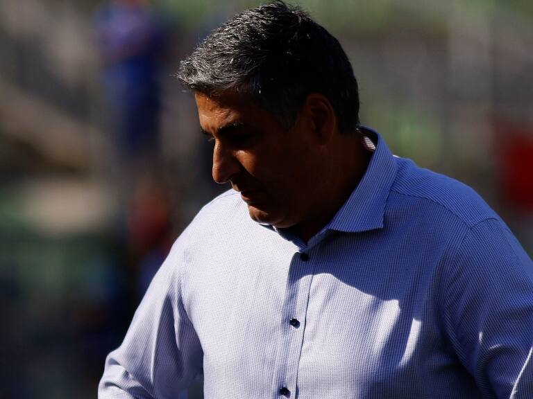 Santiago Escobar partió de Chile tras dejar la banca de la U: "Me voy con la conciencia tranquila"