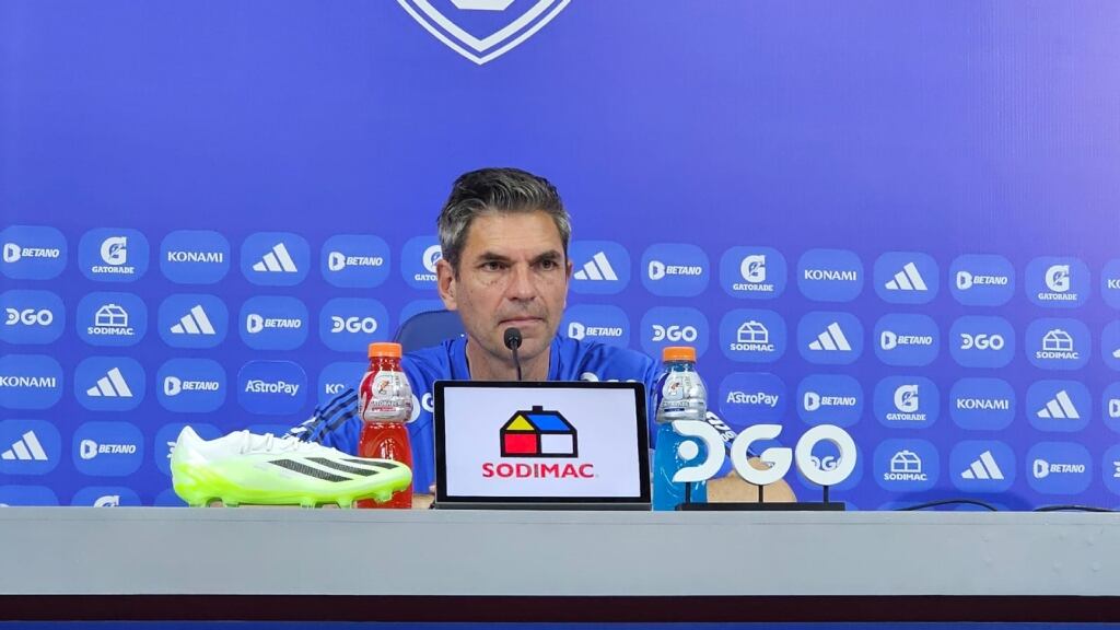 Mauricio Pellegrino desdramatiza reunión con directivos de Azul Azul: "Es parte del show futbolístico"