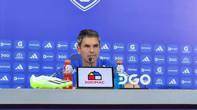 Mauricio Pellegrino desdramatiza reunión con directivos de Azul Azul: "Es parte del show futbolístico"