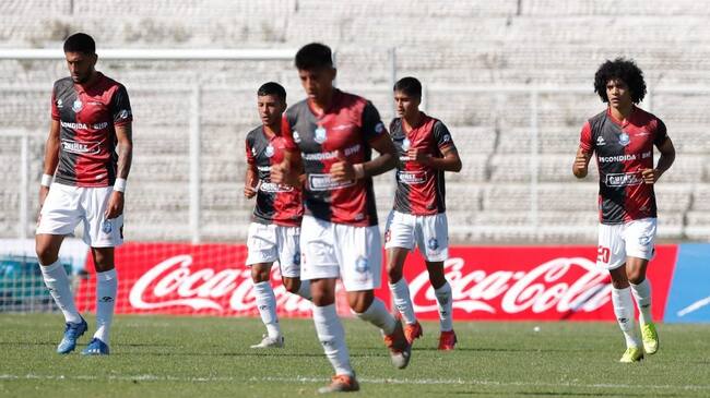 28 de Marzo del 2021/SANTIAGOEduard Bello(c) anota de penal su primer gol y el 3 a 0 de Deportes Antofagasta ,durante el partido valido por la Primera fecha del Campeonato Nacional AFP PlanVital 2021, entre Palestino vs Deportes Antofagasta, disputado en el Estadio Municipal de la Cisterna.
FOTO:FRANCISCO LONGA/AGENCIAUNO