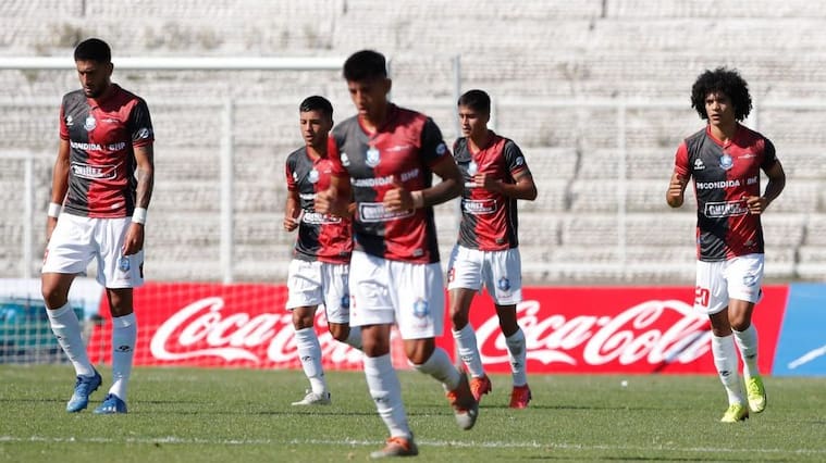 28 de Marzo del 2021/SANTIAGOEduard Bello(c) anota de penal su primer gol y el 3 a 0 de Deportes Antofagasta ,durante el partido valido por la Primera fecha del Campeonato Nacional AFP PlanVital 2021, entre Palestino vs Deportes Antofagasta, disputado en el Estadio Municipal de la Cisterna.
FOTO:FRANCISCO LONGA/AGENCIAUNO