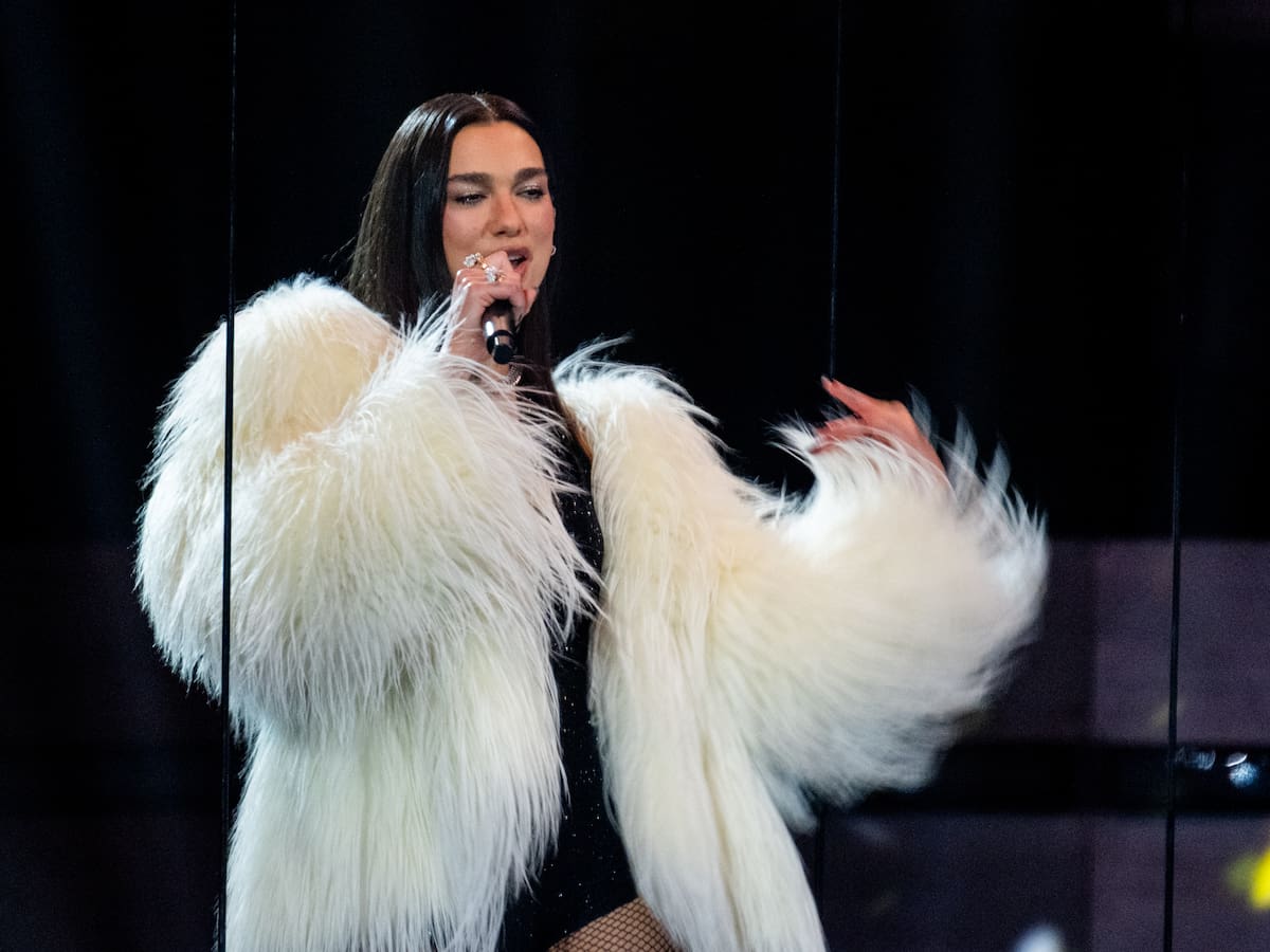 Dua Lipa demanda a Samsung y exige millonaria compensación: estos son los motivos