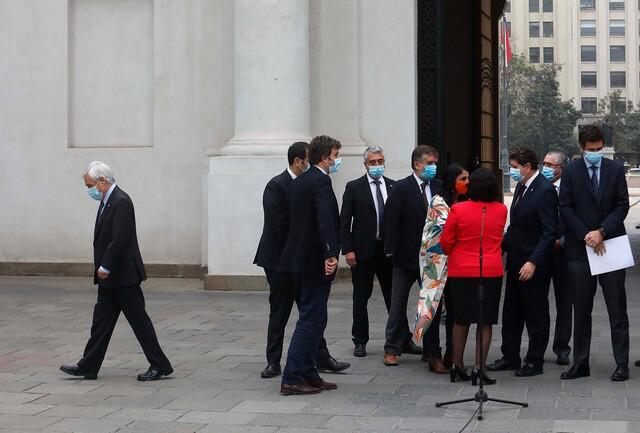 Parte de lo que fue la jornada intensa de este viernes en La Moneda. Foto: Agencia Uno