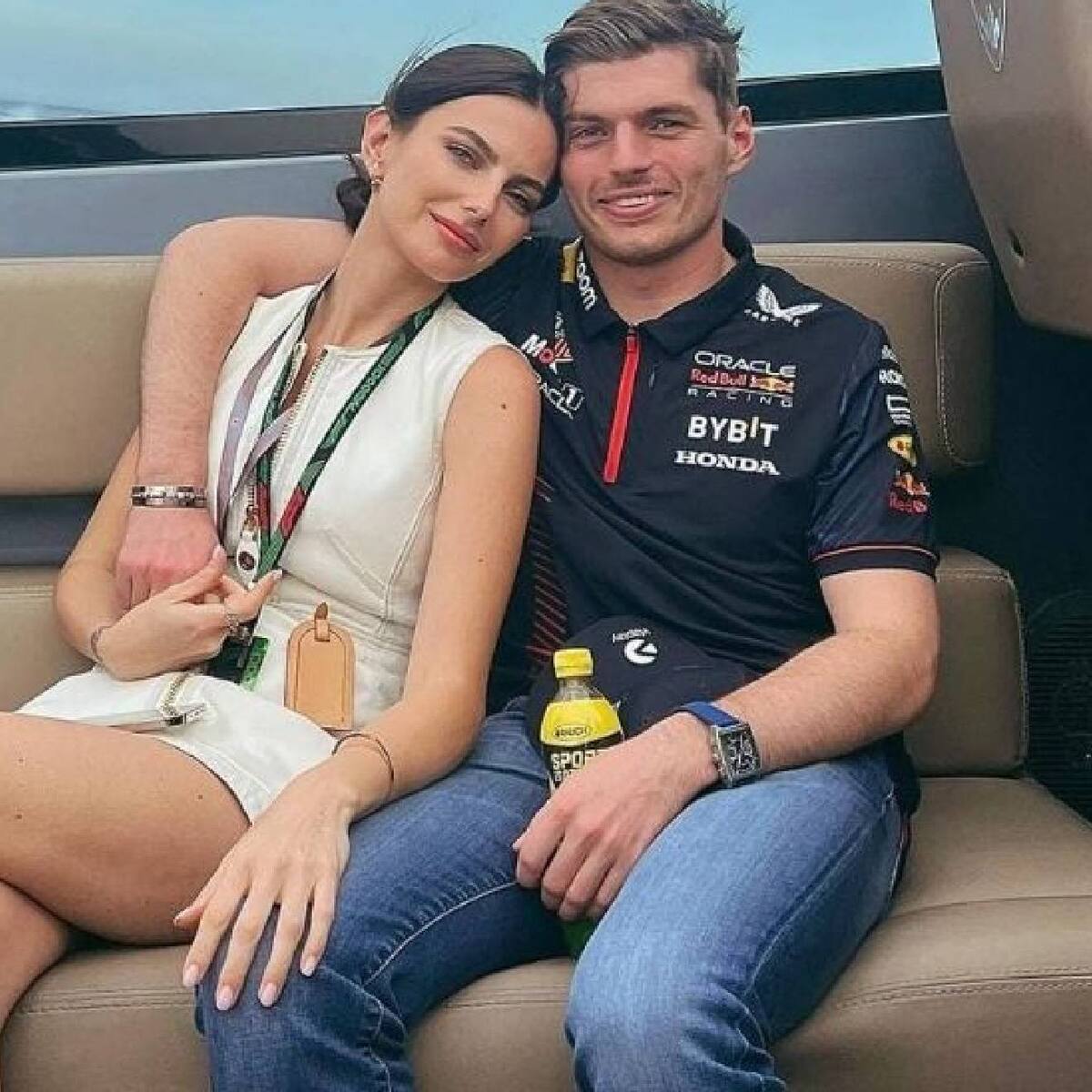 El título venía con la marraqueta bajo el brazo: Max Verstappen y Kelly Piquet serán padres por primera vez