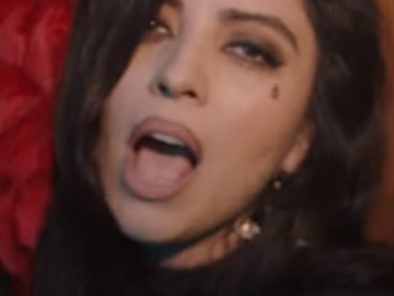 Mon Laferte lanzó videoclip para «Cumbia para olvidar»