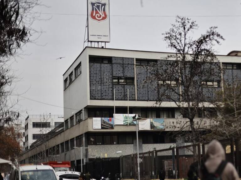 Instituto Nacional exige credencial a alumnos para ingresar al establecimiento