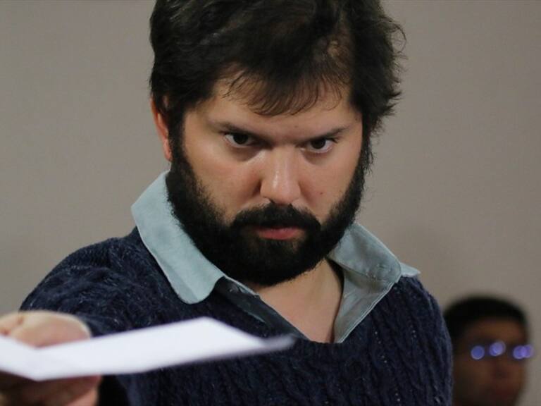 Boric: Los más viejos tienen un trauma y una dicotomía muy grande entre democracia y autoritarismo
