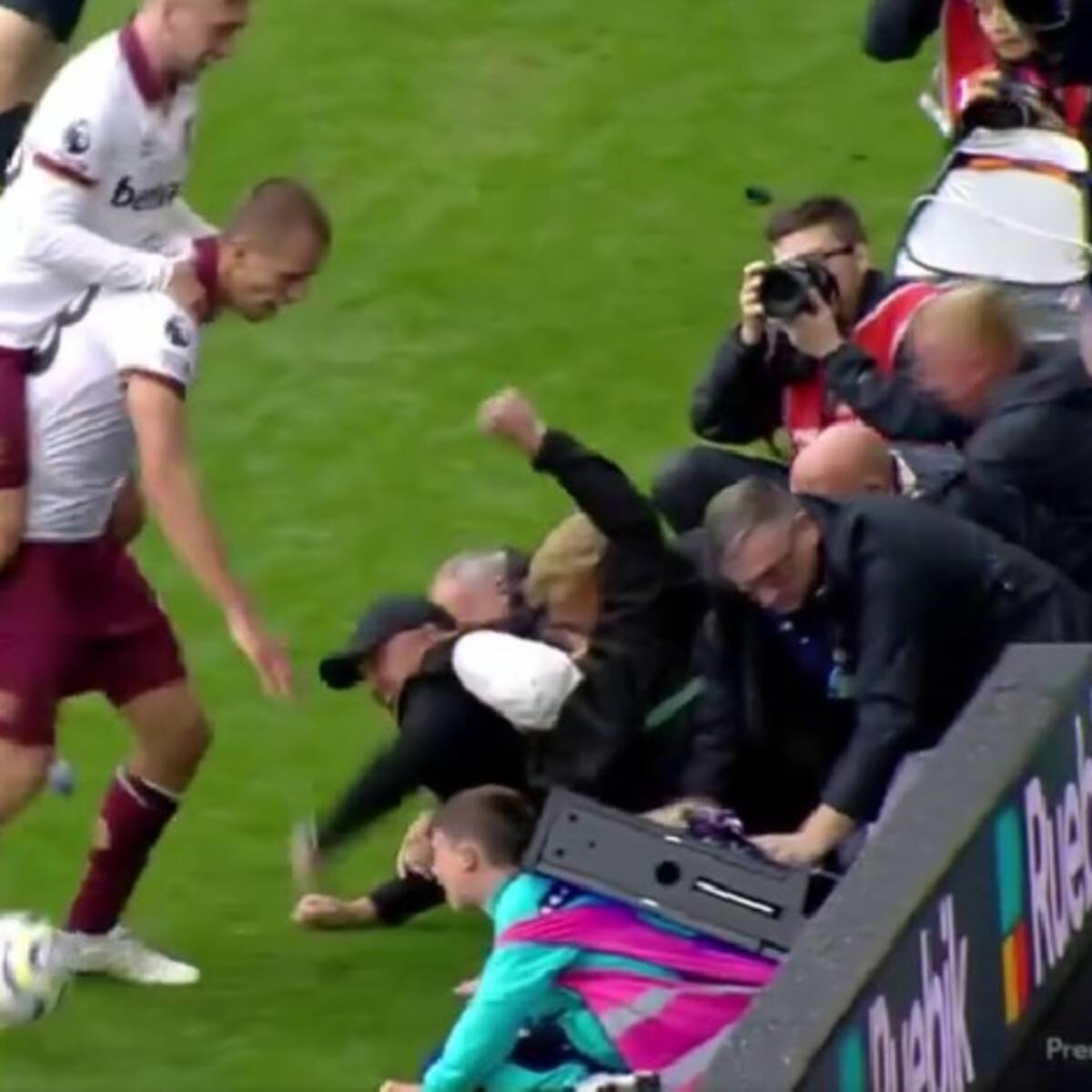 “Pudo haber sido peor”: la notable reacción de jugador del West Ham para evitar una tragedia en pleno partido