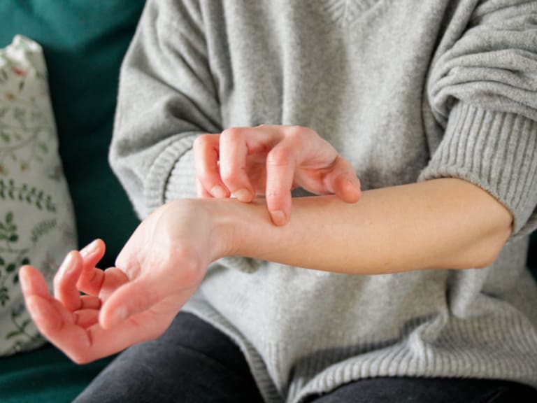 ¿Por qué pica la piel?: expertos de Harvard revelaron una de las principales razones