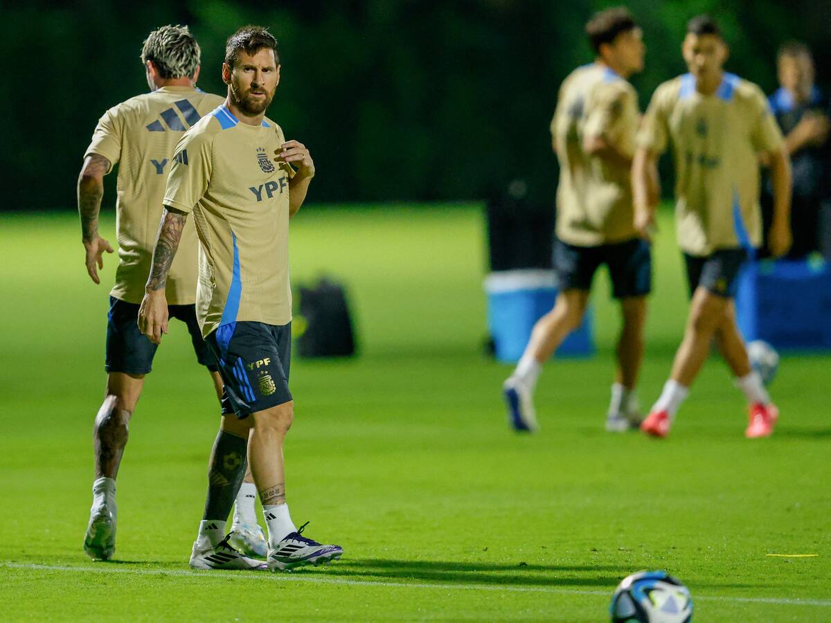 “FIFA y Conmebol están al tanto”: aseguran que duelo entre Argentina y Venezuela podría postergarse por el Huracán Milton