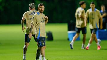 “FIFA y Conmebol están al tanto”: aseguran que duelo entre Argentina y Venezuela podría postergarse por el Huracán Milton