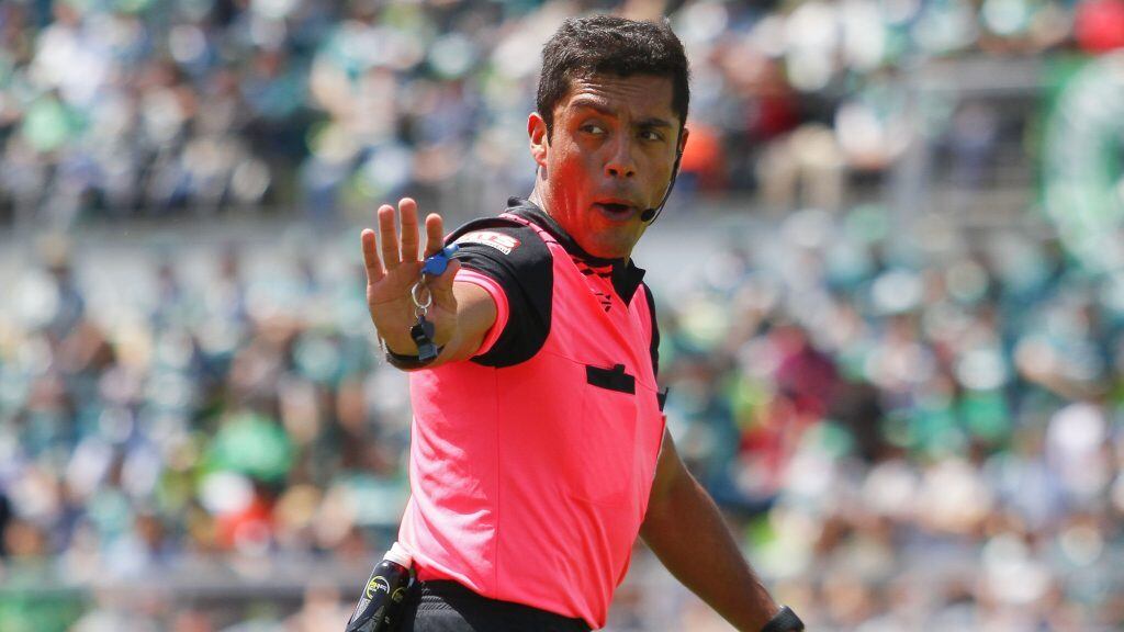 21 octubre 2018/ValparaisoEl arbitro Nicolás Gamboa durante el partido valido por la fecha 28° del Campeonato LOTO 2018,entre Santiago Wanderers vs Deportes Copiapo, disputado en el Estadio Elias Figueroa Brander de Valparaiso.
FOTO:YVO SALINAS/AGENCIAUNO