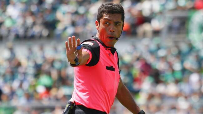 21 octubre 2018/ValparaisoEl arbitro Nicolás Gamboa durante el partido valido por la fecha 28° del Campeonato LOTO 2018,entre Santiago Wanderers vs Deportes Copiapo, disputado en el Estadio Elias Figueroa Brander de Valparaiso.
FOTO:YVO SALINAS/AGENCIAUNO