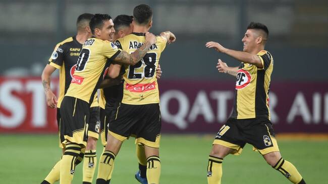 Chile's Coquimbo players celebrate after scoring against Peru's Sport Huancayo during their closed-door Copa Sudamericana round before the quarterfinals football match at the National Stadium in Lima, on December 2, 2020. (Photo by ERNESTO BENAVIDES / AFP) (Photo by ERNESTO BENAVIDES/AFP via Getty Images)