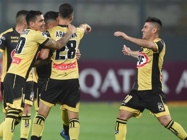 Chile's Coquimbo players celebrate after scoring against Peru's Sport Huancayo during their closed-door Copa Sudamericana round before the quarterfinals football match at the National Stadium in Lima, on December 2, 2020. (Photo by ERNESTO BENAVIDES / AFP) (Photo by ERNESTO BENAVIDES/AFP via Getty Images)