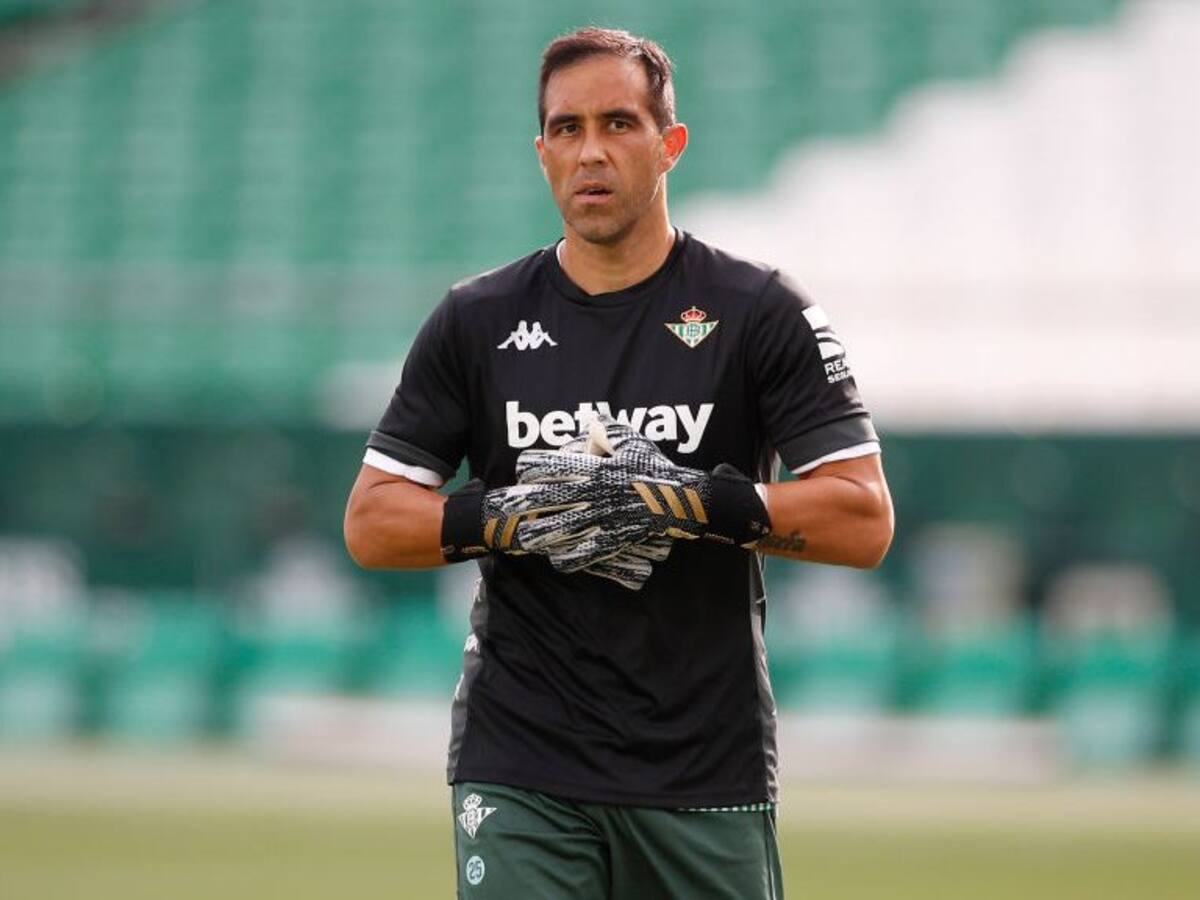 Claudio Bravo en su nueva temporada con el Real Betis: «Si compites y no te pones metas y desafíos, no sirve de nada»