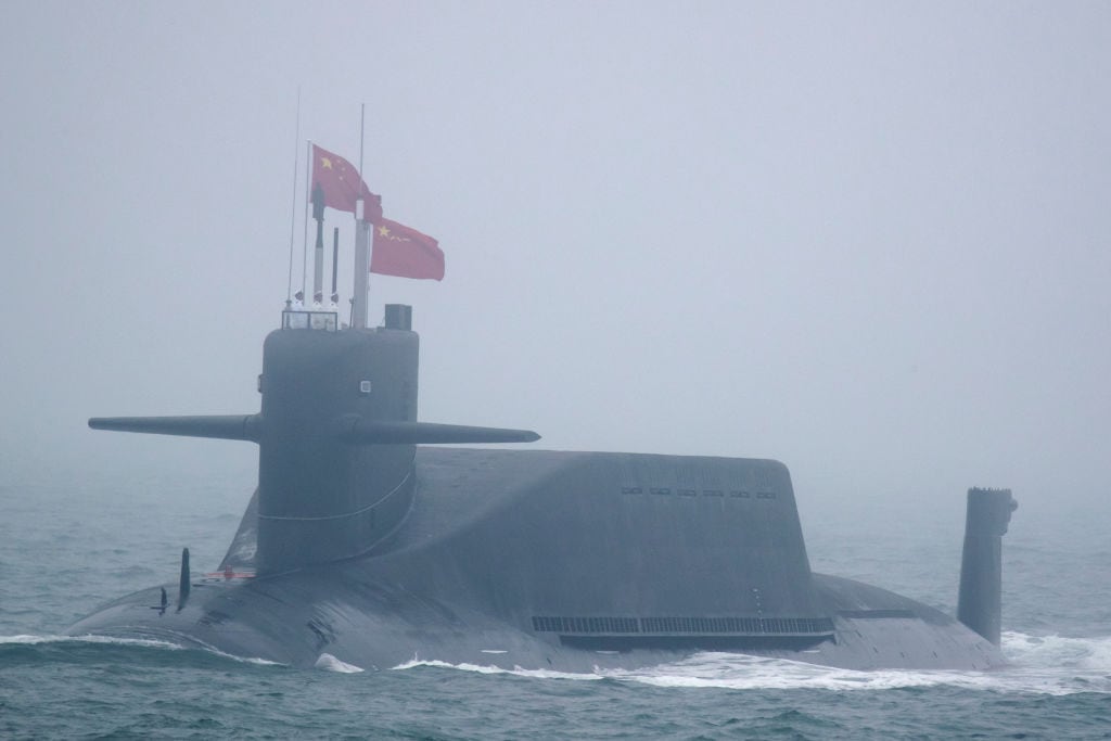 Un submarino tipo 094A Jin-class nuclear de China en una demostración