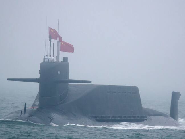 Un submarino tipo 094A Jin-class nuclear de China en una demostración