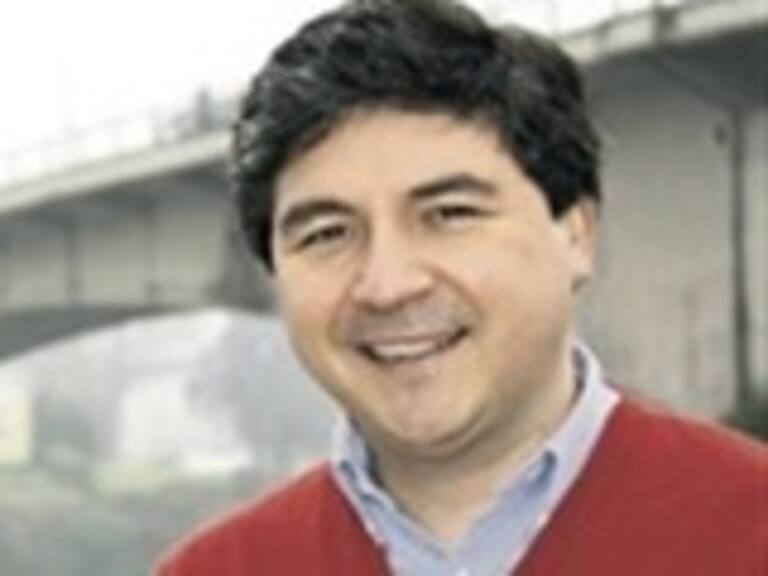 Alcalde de Valdivia: Hay que investigar en profundidad los errores en construcción del puente