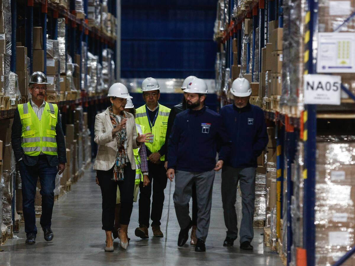 Llega a Chile segundo cargamento con 100 mil dosis de Nirsevimab: Presidente Boric entrega detalles de la vacunación que iniciará en los próximos días