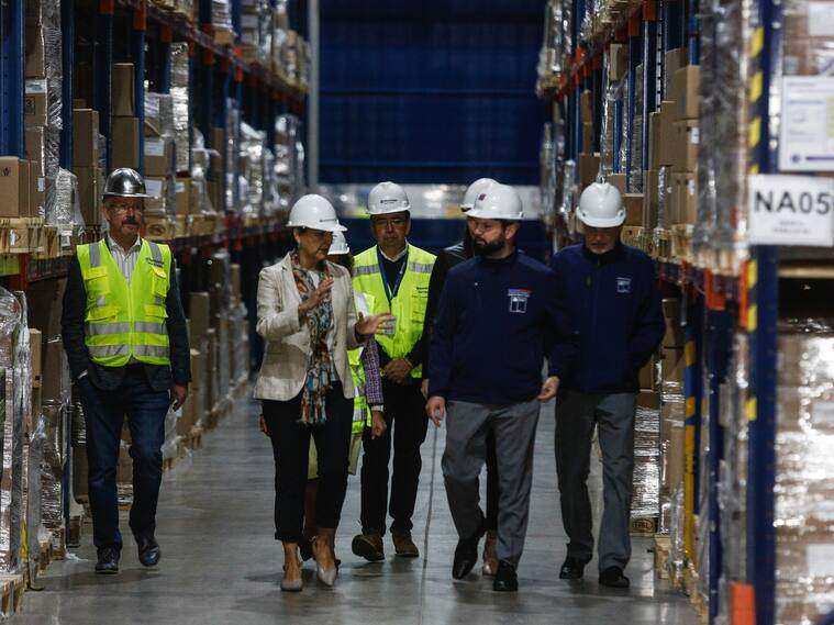 Agencia Uno | El Presidente Gabriel Boric, junto a otras autoridades, reciben el segundo cargamento de Nirsevimab