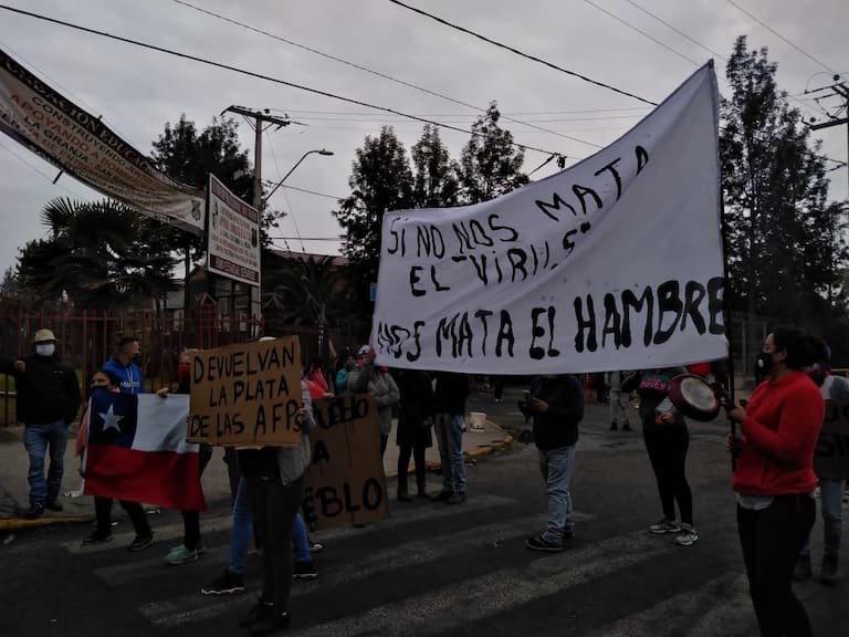 Vecinos de La Pintana se manifestaron exigiendo ayuda municipal y del Gobierno en crisis del Covid-19