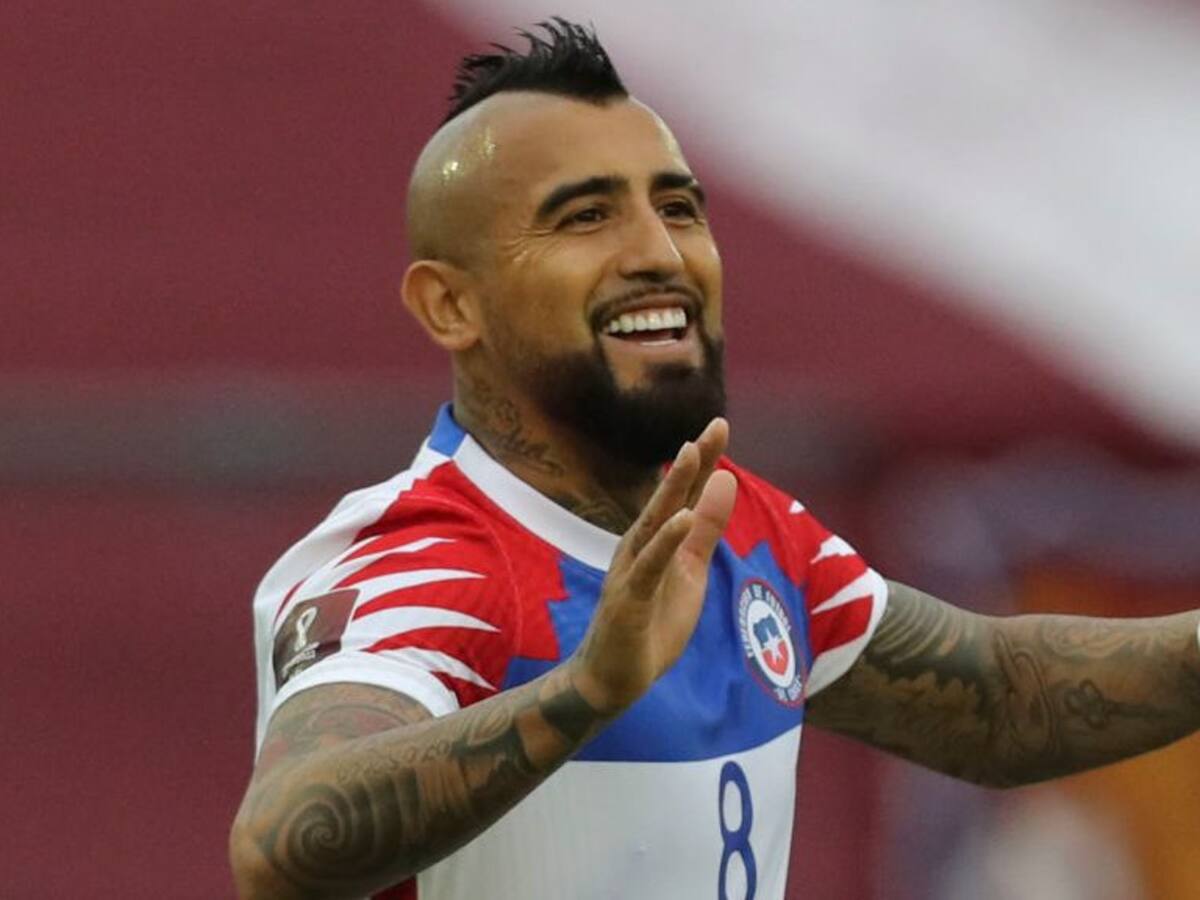 «Pronta recuperación y mucha fuerza»: El mensaje de apoyo que La Roja le mandó a Arturo Vidal tras su operación