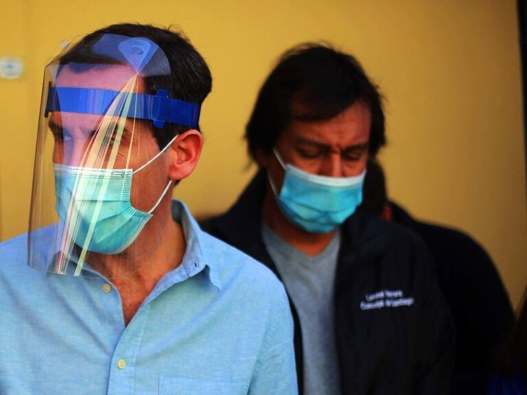 Alcalde de Santiago: La prudencia y el sentido común nos dicen que no debería haber fondas