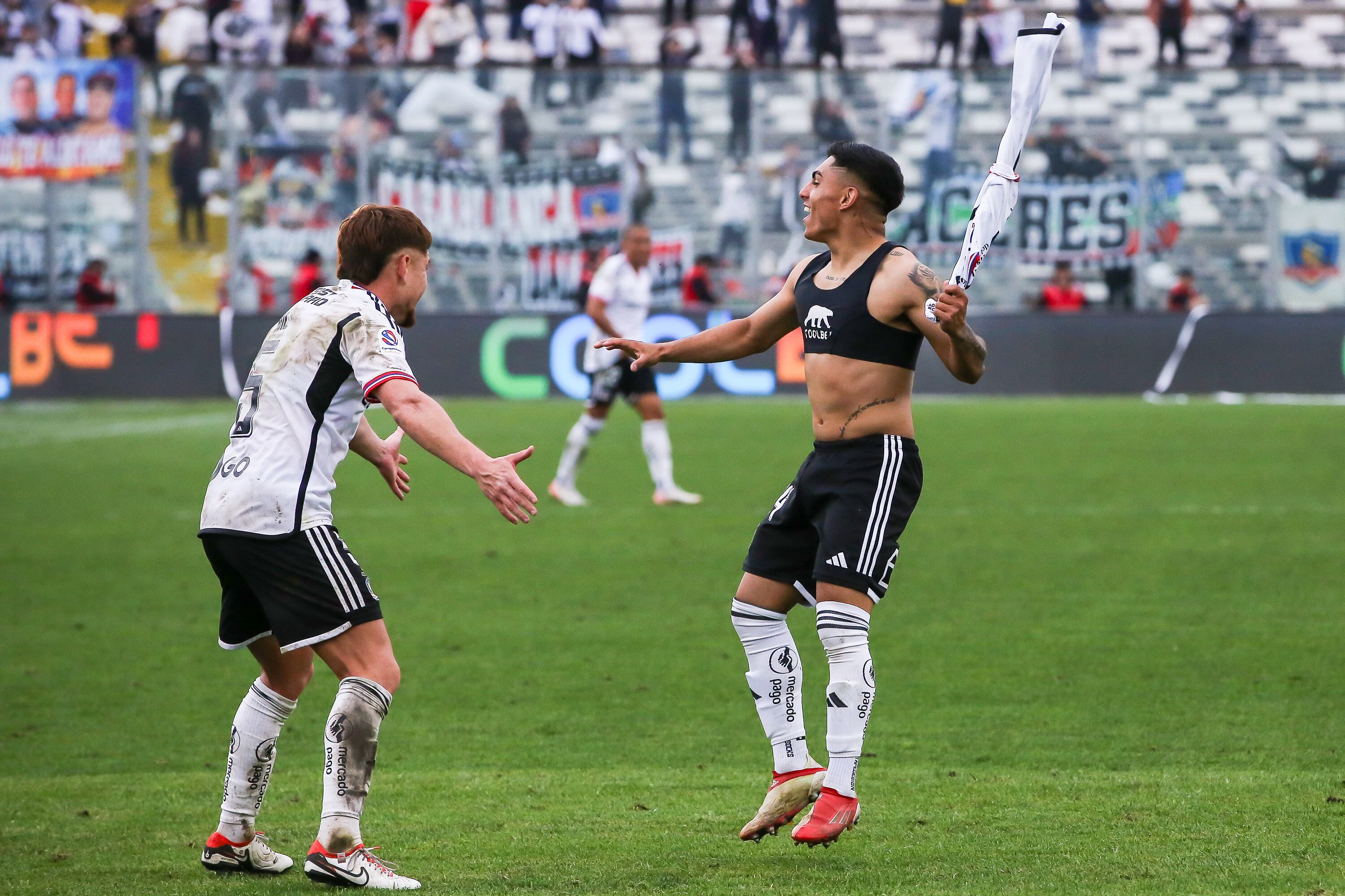 Leo Gil con Jordhy Thompson en Colo Colo