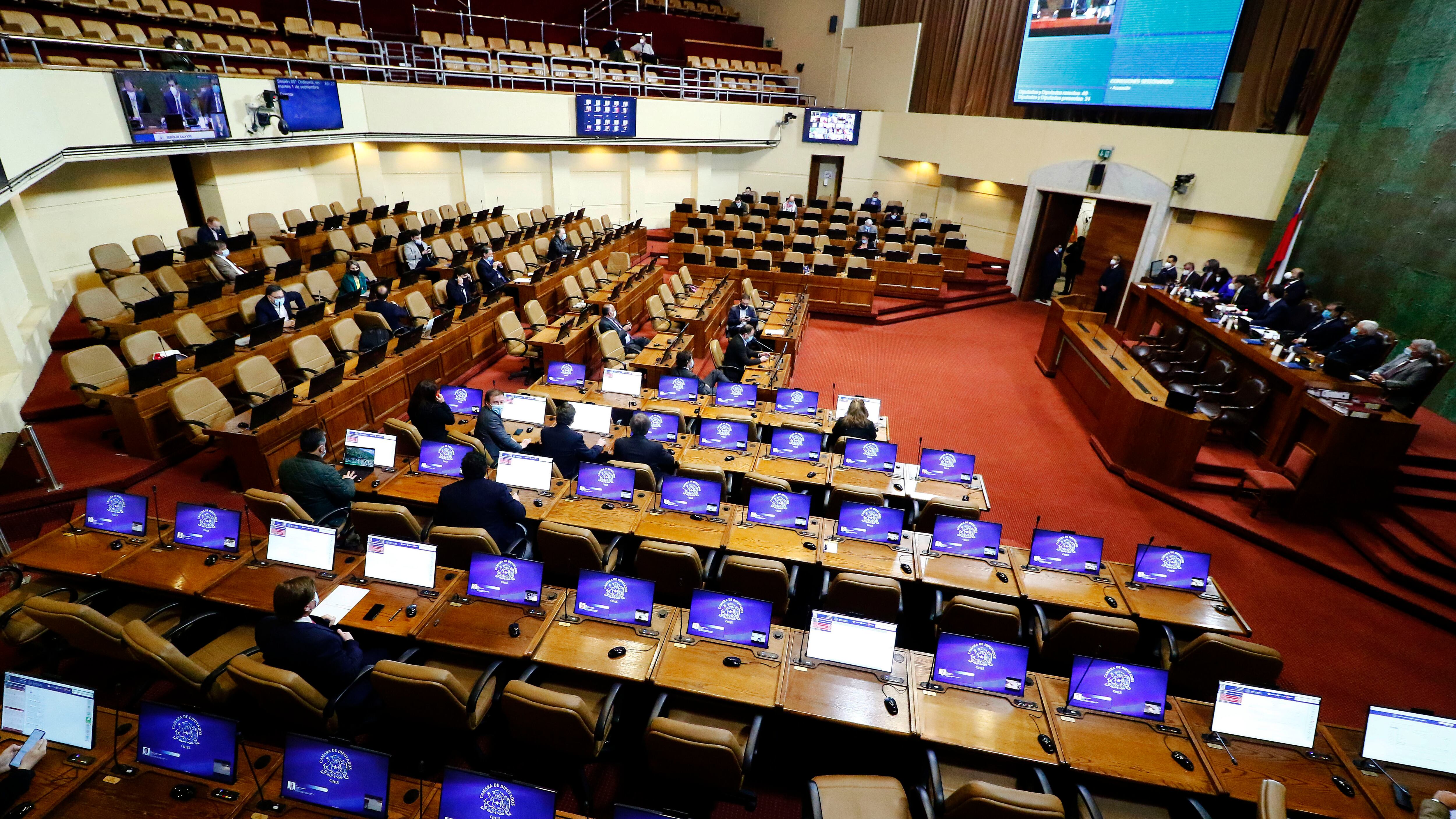 01 DE SEPTIEMBRE DE 2020/VALPARAISOVista general de la sesion de la Camara de Diputados, citada para discutir el proyecto que flexibiliza los requisitos de acceso e incrementa el monto de las prestaciones del seguro de cesantia.
FOTO: LEONARDO RUBILAR CHANDIA/AGENCIAUNO