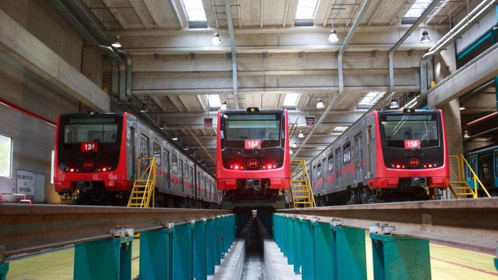 10 de Noviembre de 2021 / ÑUÑOA Louis de Grange, Presidente del Directorio de Metro, junto a Raúl Alvarado, Gerente General de la compañía, dan a conocer el término del proyecto de Armado de 35 nuevos trenes NS16 para la línea 2 y 5
FOTO: DIEGO MARTIN/ AGENCIAUNO