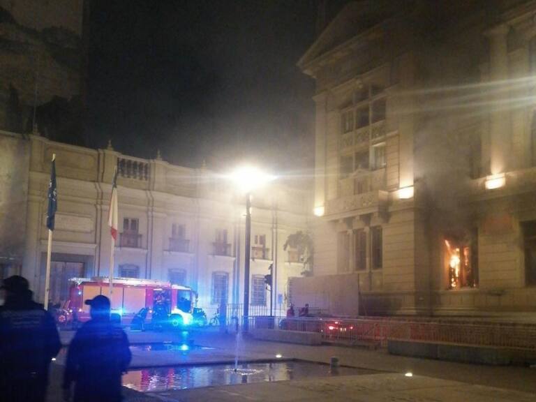 Reportan incendio en Palacio patrimonial de Tribunales de Justicia