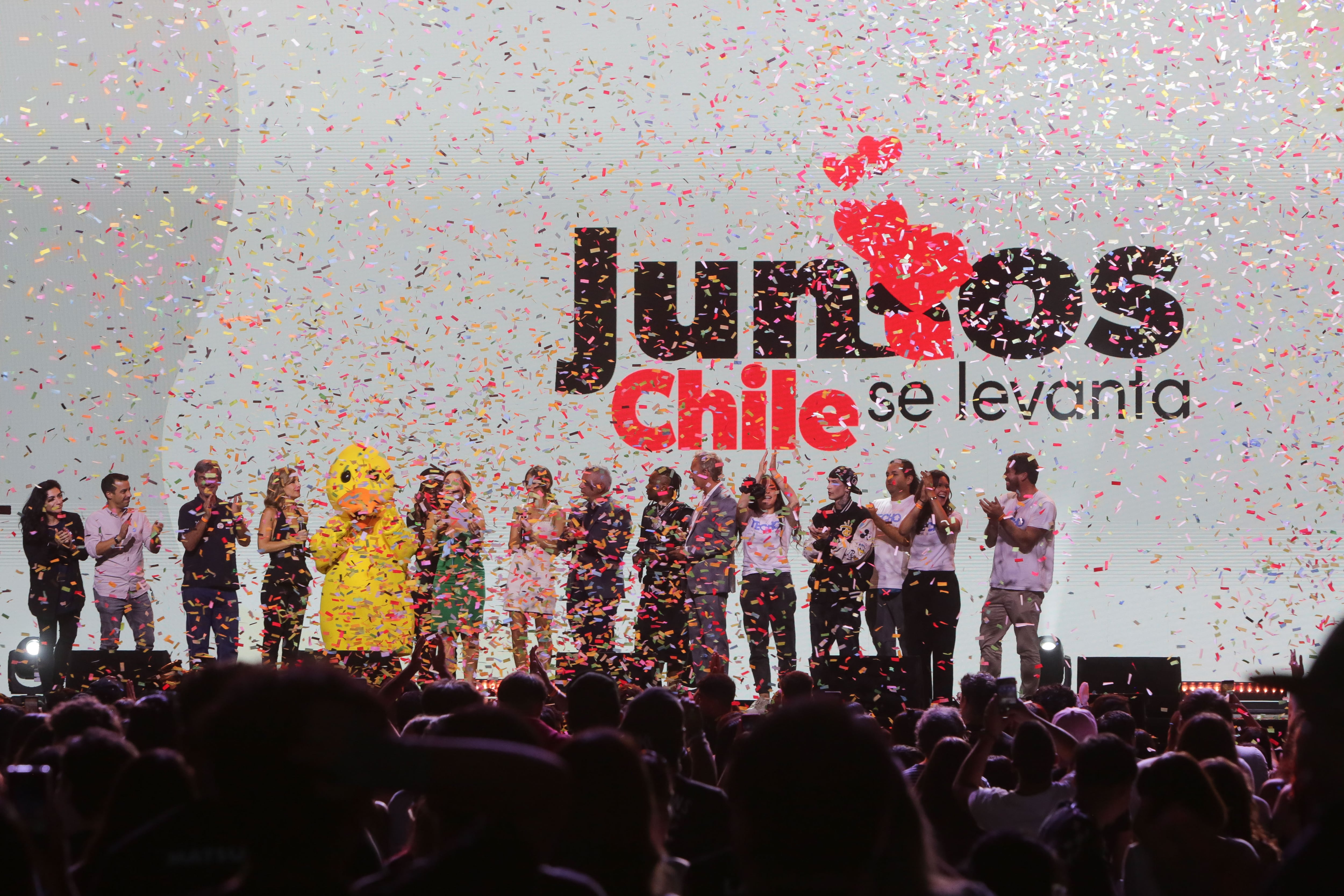 16 DE FEBRERO 2024 / SANTIAGO
Se llega a la meta de 5.544.577.916 millones de pesos recaudados en “Juntos Chile se levanta” acto en beneficio a los afectados de los incendios forestales de Viña del Mar y Quilpué.
FOTO: LUKAS SOLIS / AGENCIAUNO