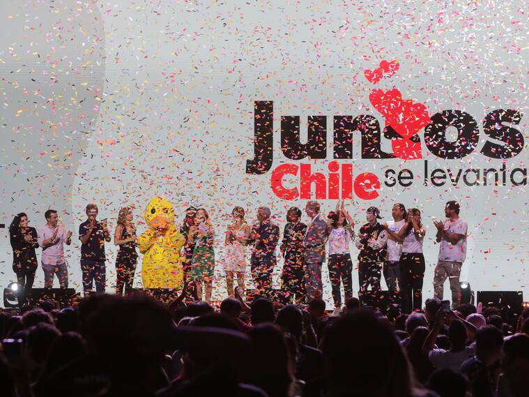 16 DE FEBRERO 2024 / SANTIAGO
Se llega a la meta de 5.544.577.916 millones de pesos recaudados en “Juntos Chile se levanta” acto en beneficio a los afectados de los incendios forestales de Viña del Mar y Quilpué.
FOTO: LUKAS SOLIS / AGENCIAUNO