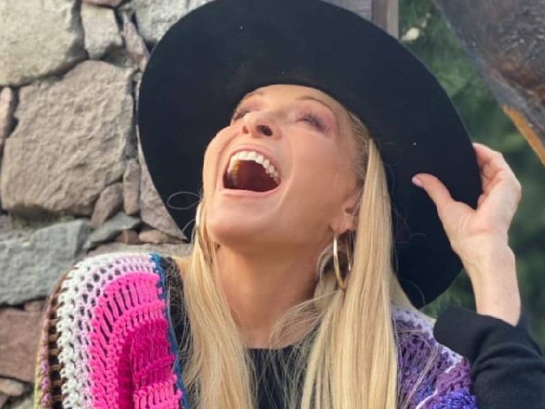 Instagram: @oficialyuri