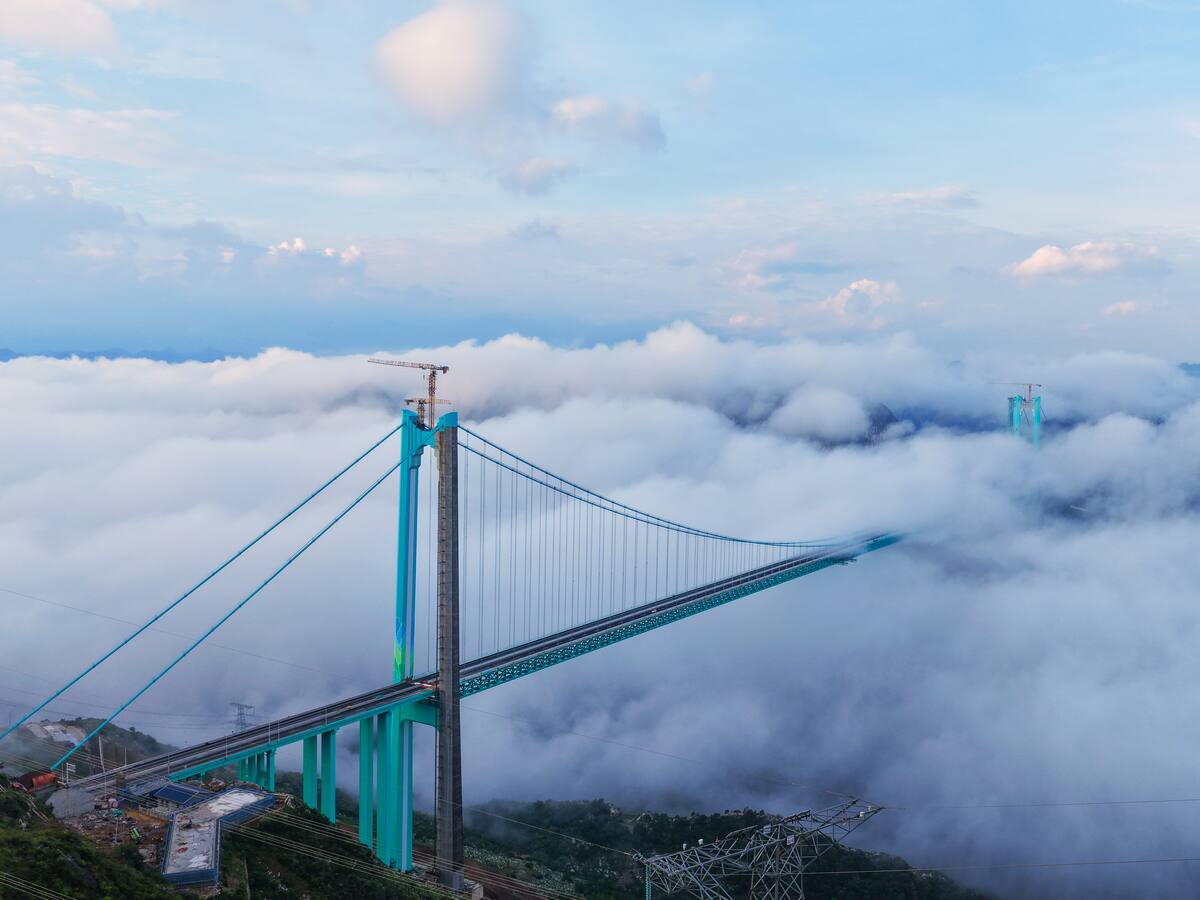 China está a punto de inaugurar el puente más alto del mundo: mide más de 3 kilómetros de largo